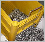 Пластикові контейнери - Спеціальні дверцята в роботі